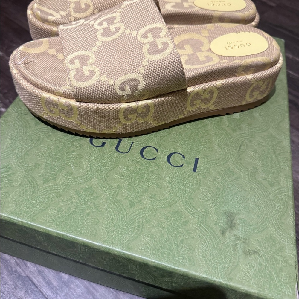 BRAND NEW Gucci Butter Yellow and Beige GG Canvas Platform Slides - Picture 1 of 7